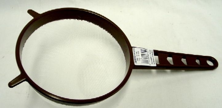 Cedník 18 cm plast