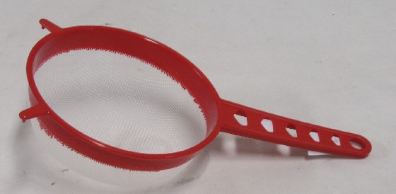 Cedník 16 cm plast