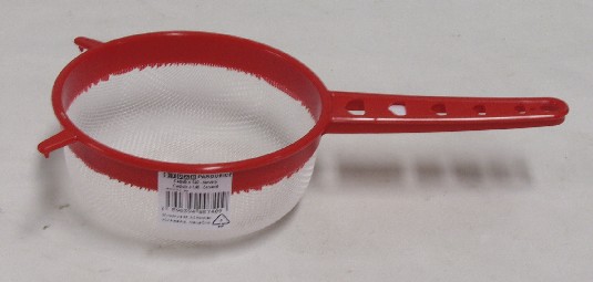 Cedník 14 cm plast