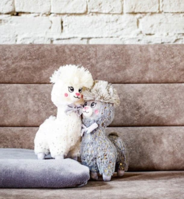 InnoGio INNOGIO ŠEDÁ ALPAKA MASKOT 30 cm