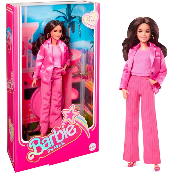 Barbie Signature The Movie - America Ferrera jako panenka Gloria pro film v třídílném kalhotovém kostýmku v růžové barvě, figurka na hraní
