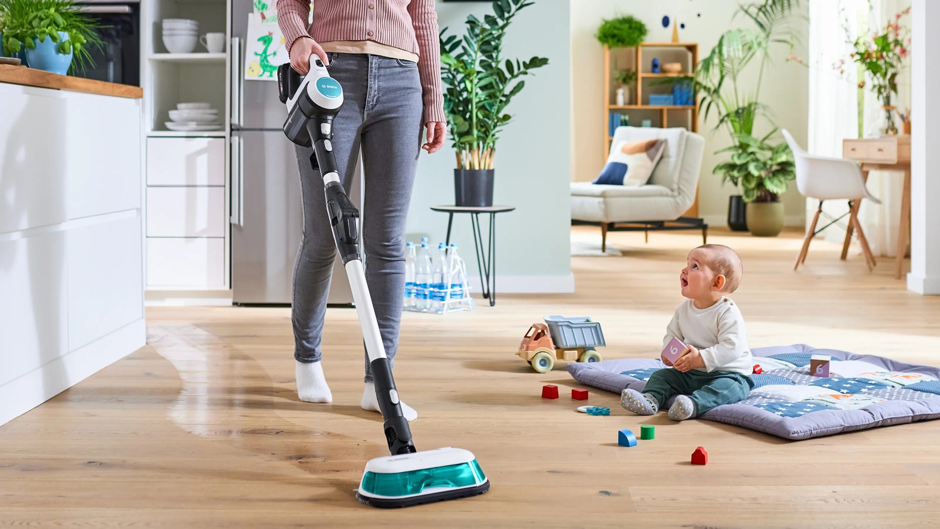 Bosch BCS71HYG4 Akumulátorový vysavač 2 v 1, vysávání a mopování Unlimited 7 ProHygienic Aqua White