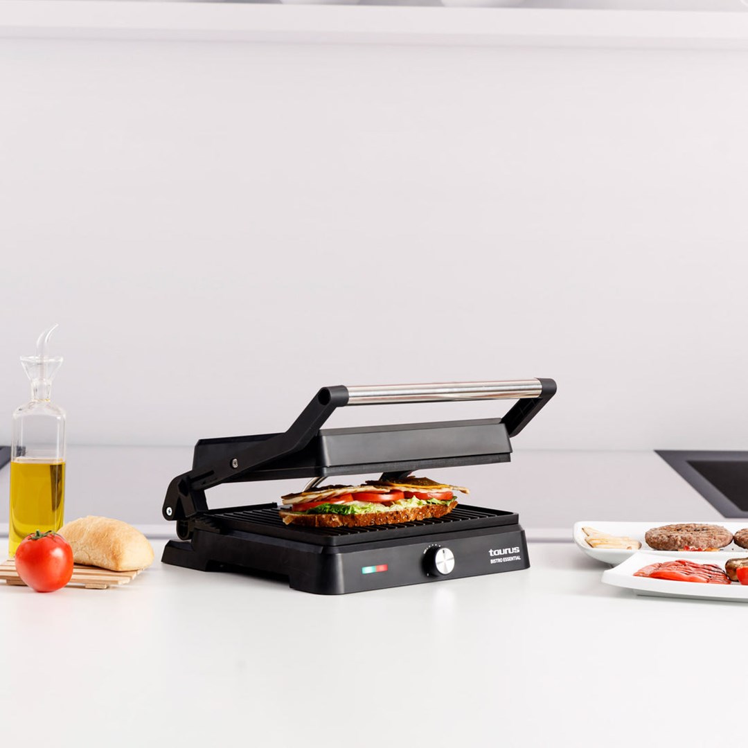 Taurus Bistro Essential 2600W gril na maso a hamburgery