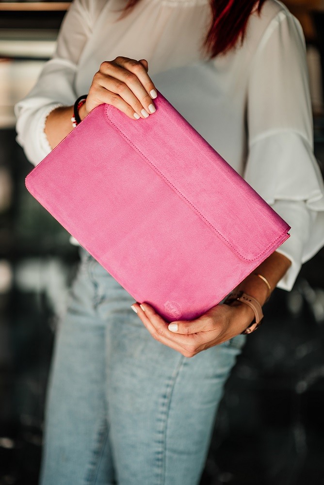 RED ANT SPRING MacBook Air 13 M2 (2022) brambořík