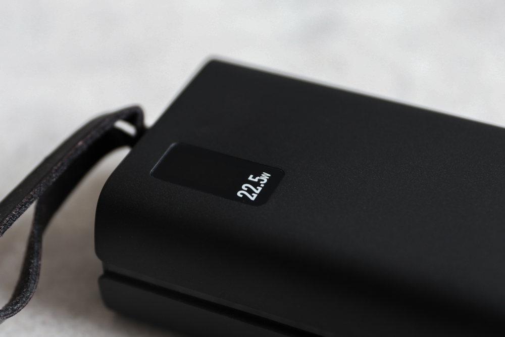 Prenosná nabíjačka Sponge Energy 30000 mAh, 22,5 W, sivá