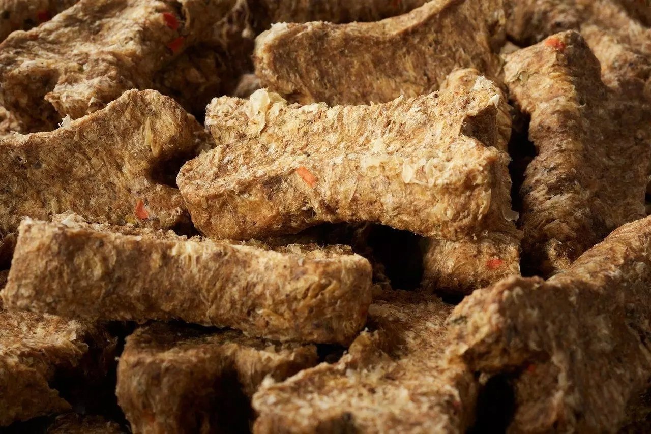 MIRA MAR BOW WOW 669 MASO MINI VEPŘOVÉ KOSTKY SE ZELENINOU