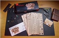 Ugears 3D dřevěné mechanické puzzle Motor V8