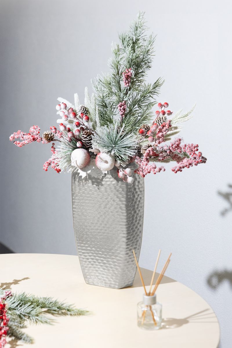 Vetvička MagicHome Vianoce, bobuľky so šiškami, červená, 34 cm
