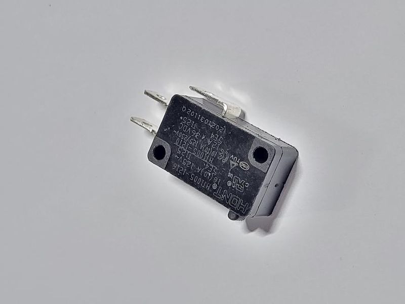 Vypínač CGT-S20LiD diel 06