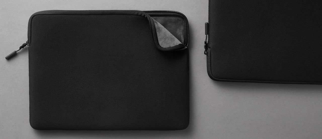 Pipetto Pouzdro Classic Fit, černé - MacBook Air 15