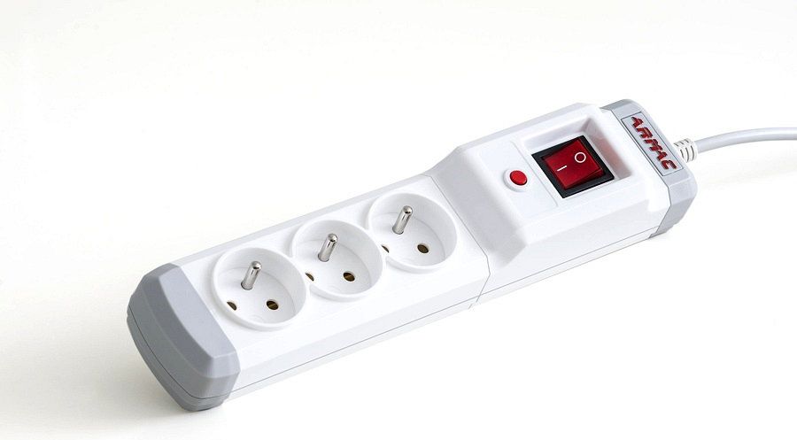 ARMAC prepäťová ochrana Multi M3, 3x zásuvka, FR, vypínač, 5m, sivá