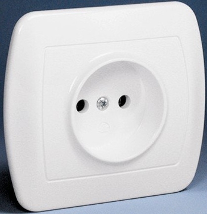 Zásuvka single Kontakt-Simon Chord IP20 bez uzemnění bílé