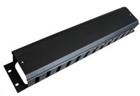 19" vyvazovací panel 1U, celokovový s krytem 40x70mm, průchozí, černý